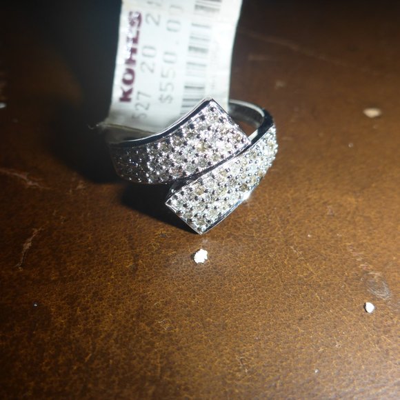 Woman's 10 kt White Gold 1/2 ct Diamond Pave Wrap Ring - Picture 4 of 4